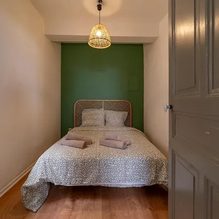 Lägenhet Centre - Proche Des Arenes Et De La Maison Carree